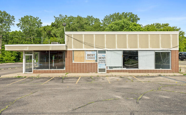 Pictures of Retail property located at 2611 Alpine Avenue NW, Grand Rapids, MI 49544 for sales - image #1