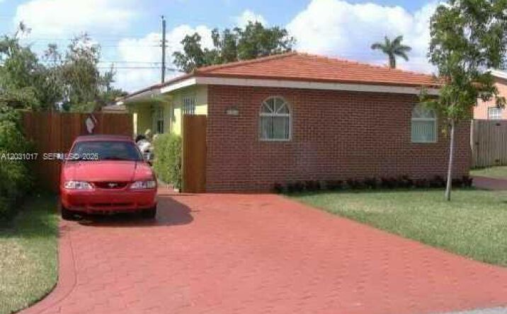 Pictures of Multifamily property located at 625 SW 3rd St, Hallandale Beach, FL 33009 for sales - image #1