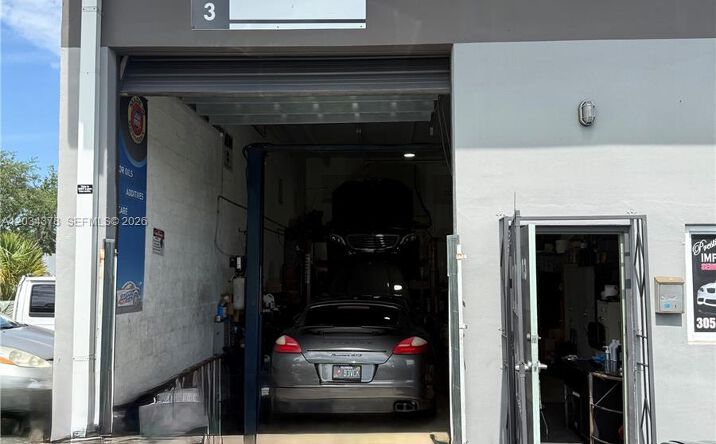 Pictures of Business for Sale, Retail, Industrial property located at 7013 SW 46 ST, Miami, FL 33155 for sales - image #1