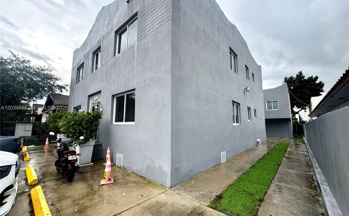 Pictures of Multifamily property located at 1684 SW 10th St, Miami, FL 33135 for sales - image #1