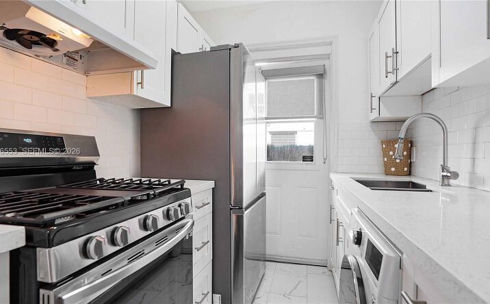 Pictures of Multifamily property located at 815 W 39, Miami Beach, FL 33140 for sales - image #1