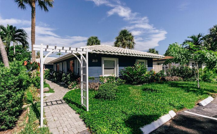 Pictures of Multifamily property located at 213 Hibiscus Avenue, Pompano Beach, FL 33062 for sales - image #1