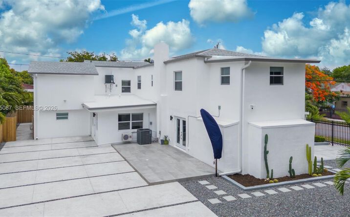 Pictures of Multifamily property located at 590 SW 23rd Ave, Miami, FL 33135 for sales - image #1
