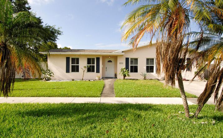 Pictures of Multifamily property located at 205 SE 4th Terrace # 2 #1-2, Dania Beach, FL 33004 for sales - image #1