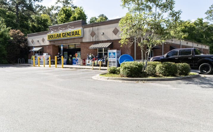 Pictures of Retail property located at 15300 BLOUNTSTOWN HWY, TALLAHASSEE, FL 32310-8249 for sales - image #1