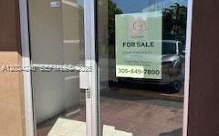 Pictures of Industrial property located at E4, Hialeah Gardens, FL 33018 for sales - image #1