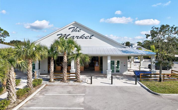 Pictures of Retail property located at 3700 SW 9th Street # 102 ##102, Vero Beach, FL 32968 for sales - image #1