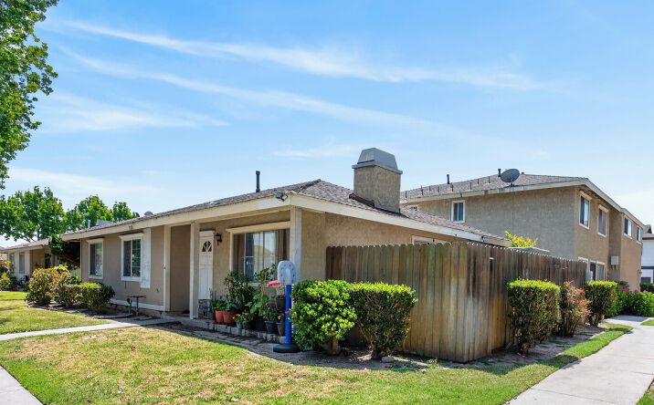 Pictures of Multifamily property located at 1310 HULL PL, OXNARD, CA 93030 for sales - image #1