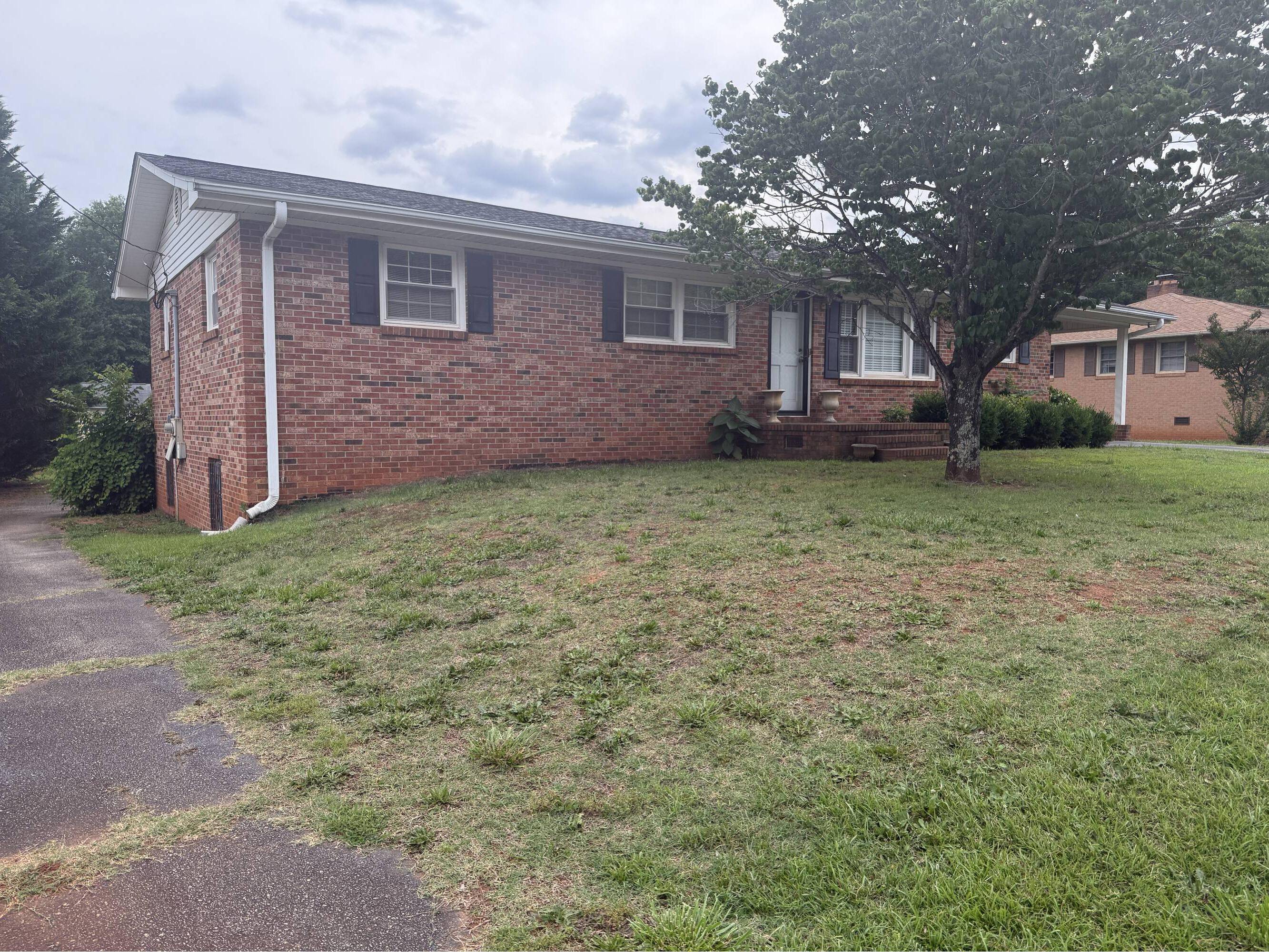 1204 E Main St, Duncan, SC 29334