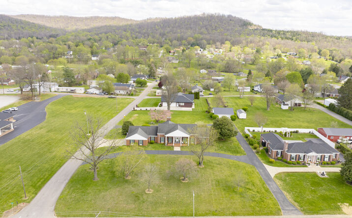 Pictures of Retail, Office, Mixed Use property located at 726 N MAIN ST, MONTICELLO, KY 42633-1538 for sales - image #1