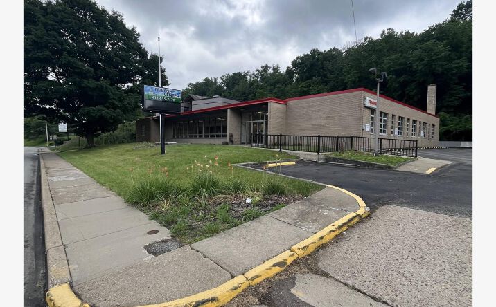 Pictures of Retail property located at 520 East Bruceton Road, Pleasant Hills, PA 15236 for sales - image #1