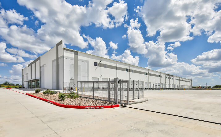 Pictures of Industrial property located at 102 Tottenham Dr, Laredo, TX 78045 for sales - image #1