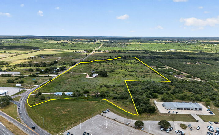 Pictures of Land property located at 180 CR-777, DEVINE, TX 78016 for sales - image #1
