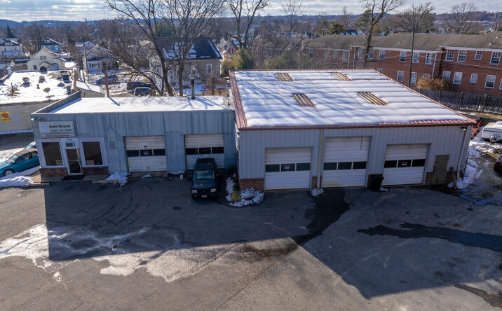 Pictures of Retail property located at 4010 SOUTHWESTERN BLVD, BALTIMORE, MD 21229 for sales - image #1