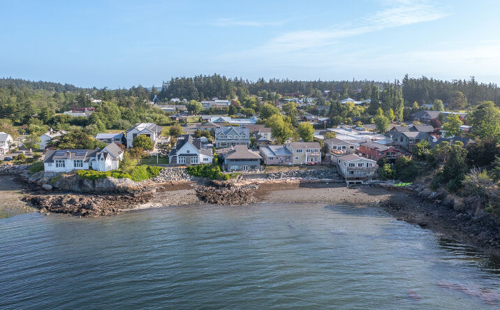 Pictures of Retail, Business for Sale property located at 264 Main Street, Eastsound, WA 98245 for sales - image #1