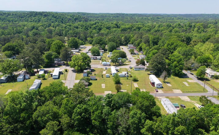 Pictures of Mobile Home Park property located at 2915 EARLYTOWN RD, FORESTDALE, AL 35214 for sales - image #1