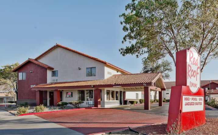 Pictures of Hospitality property located at 200 West Palmdale Boulevard, Palmdale, CA 93551 for sales - image #1