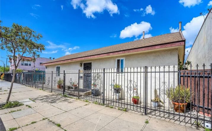 Pictures of Multifamily property located at 519 Broad Avenue, Wilmington, CA 90744 for sales - image #1
