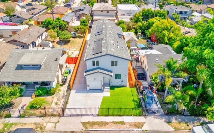Pictures of Multifamily property located at 924 W 75th Street, Los Angeles, CA 90044 for sales - image #1