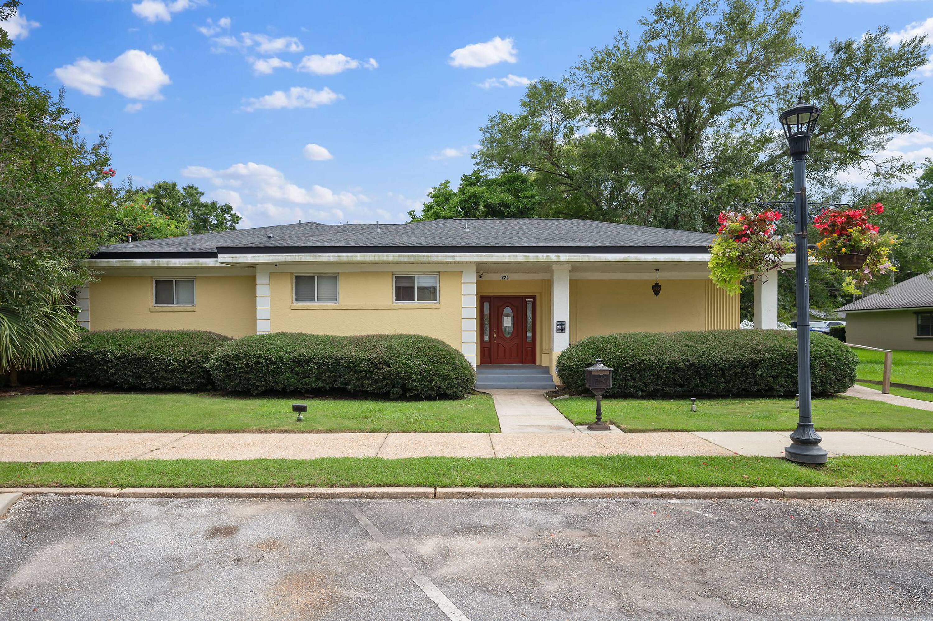 225 W Laurel Ave, Foley, AL 36535