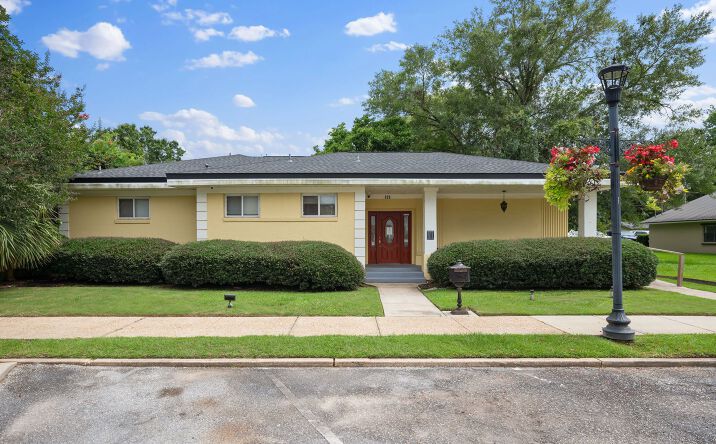 Pictures of Office property located at 225 W LAUREL AVE, FOLEY, AL 36535 for sales - image #1