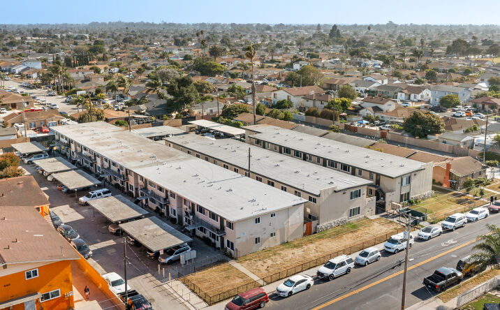 Pictures of Multifamily property located at 450 Hill Street, Oxnard, CA 93033 for sales - image #1
