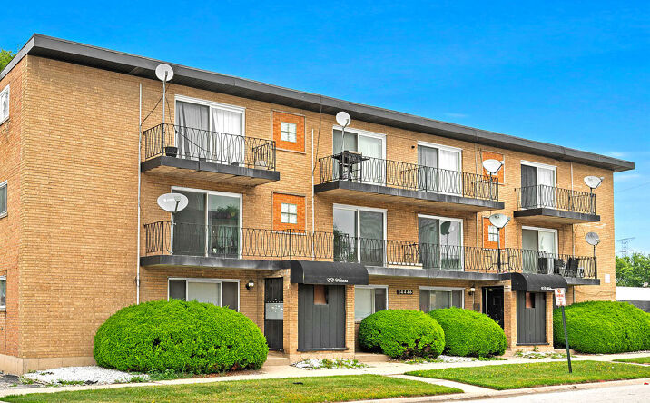 Pictures of Multifamily property located at 14446 South Torrence Avenue, Burnham, IL 60633, 14500 South Torrence Avenue, Burnham, IL 60633 for sales - image #1