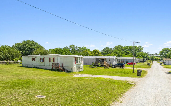 Pictures of Mobile Home Park property located at 15 Shelly Lane, Ardmore, OK 73401 for sales - image #1