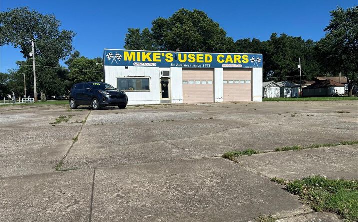 Pictures of Retail property located at 1712 N Broadway Street, Pittsburg, KS 66762 for sales - image #1
