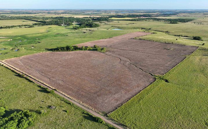 Pictures of Land property located at 100 Avenue, Herington, KS 67449 for sales - image #1