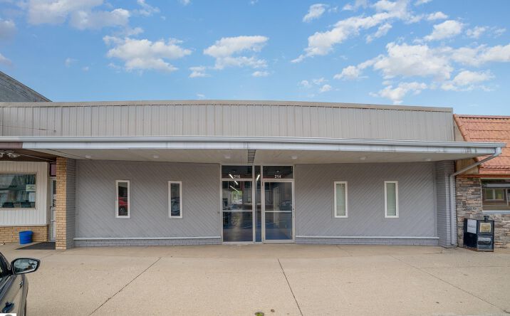 Pictures of Office property located at 214 N Mill Street, St Louis, MI 48880 for sales - image #1