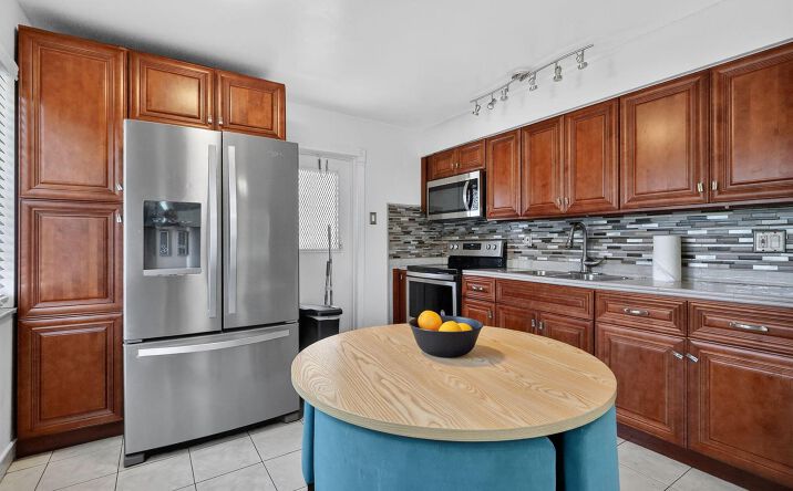 708 SW 7th Avenue, Hallandale Beach