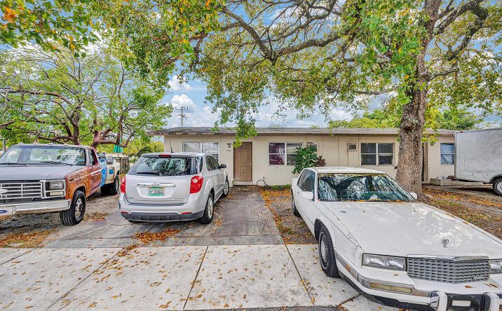 2100 NW 27th Street, Oakland Park