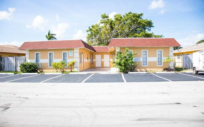 Pictures of Multifamily property located at 4041 NW 30th Ter, Lauderdale Lakes, FL 33309 for sales - image #1