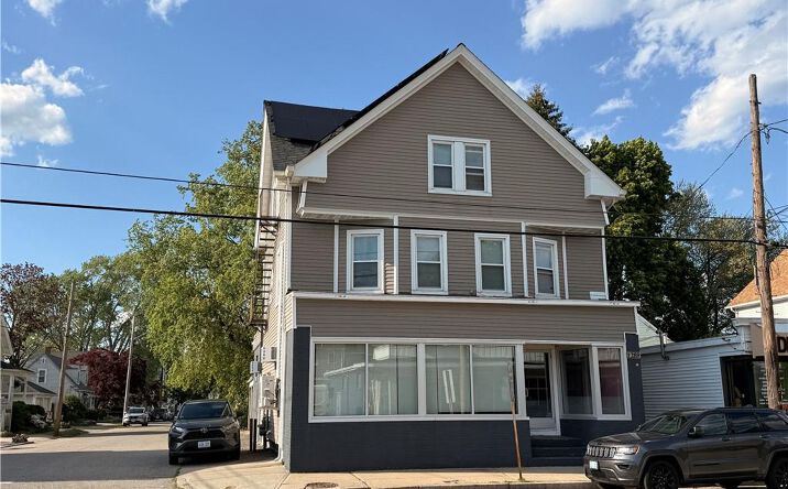 1289 Cranston Street, Cranston