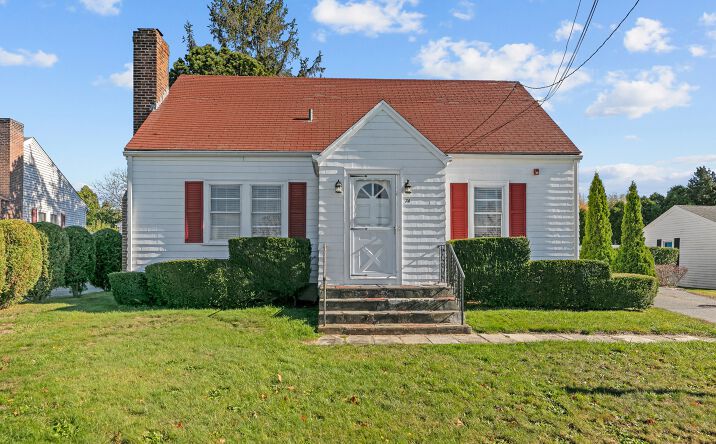 Pictures of Retail, Office, Mixed Use property located at 74 VLY RD, MIDDLETOWN, RI 02842 for sales - image #1