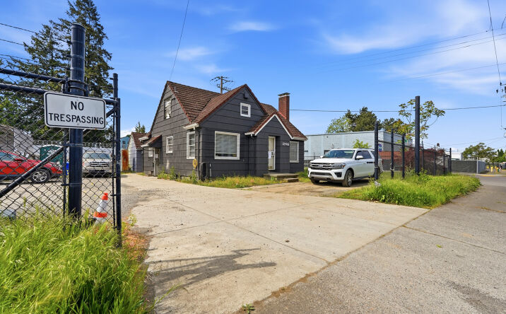 Pictures of Industrial property located at 2706 NE Columbia Blvd, Portland, OR 97211 for sales - image #1