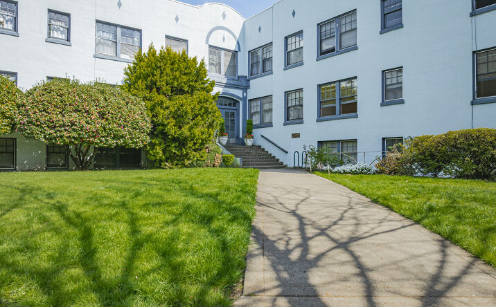 Pictures of Multifamily property located at 1638 SE 12th Avenue, Portland, OR 97214 for sales - image #1