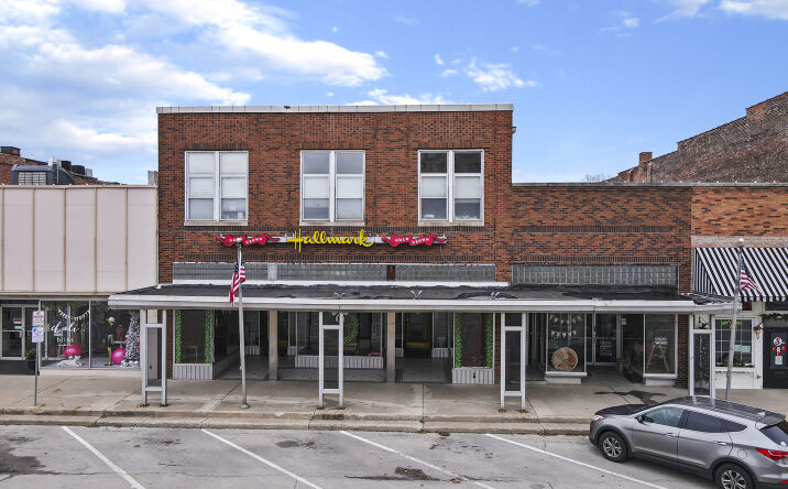 Pictures of Retail, Mixed Use property located at 608-612 Broadway Street, Lincoln, IL 62656 for sales - image #1