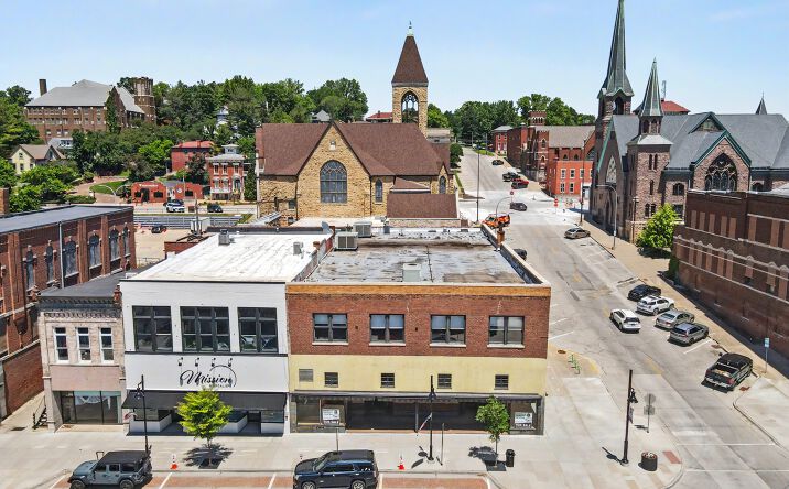 Pictures of Retail, Office, Hospitality property located at 500 JEFFERSON ST, BURLINGTON, IA 52601 for sales - image #1