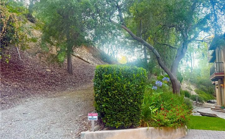 Pictures of Land property located at 4551 Lindley, Tarzana, CA 91356 for sales - image #1