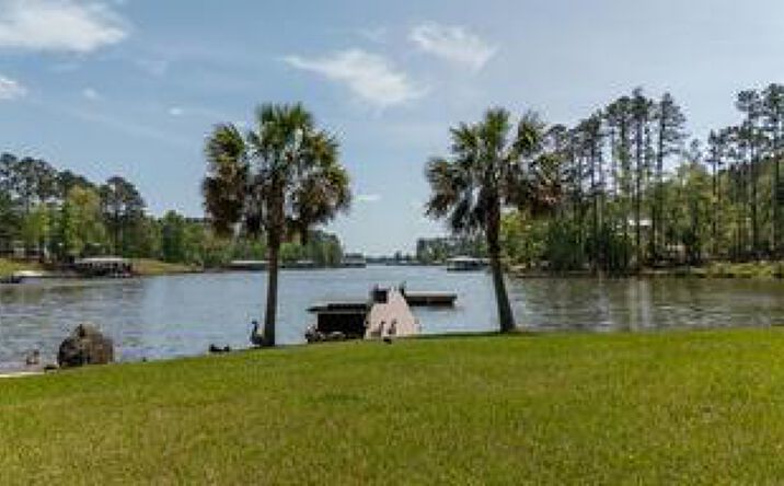 Emerald Cove Lake, Cross Hill
