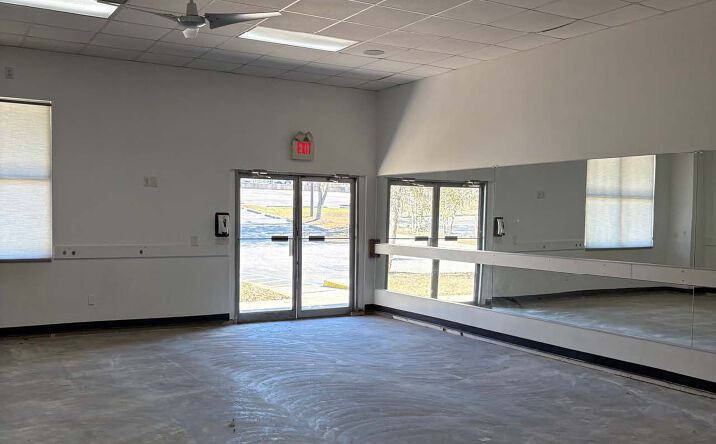 Pictures of Retail property located at 6800 Thomasville Rd Unit 104, Tallahassee, FL 32312 for sales - image #1