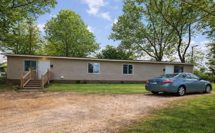 Pictures of Multifamily property located at 802 Kings Ct, Greenwood, SC 29646 for sales - image #1