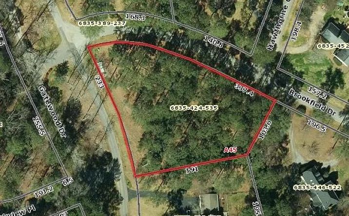 102 Brookfield Dr, Greenwood