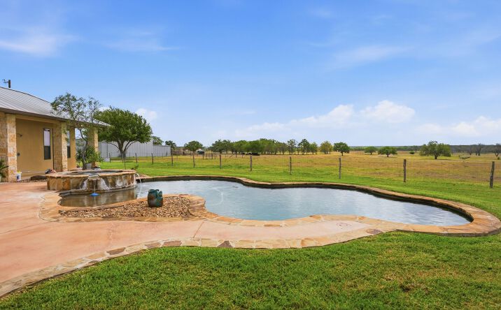 13661 E Hwy 90, Kingsbury