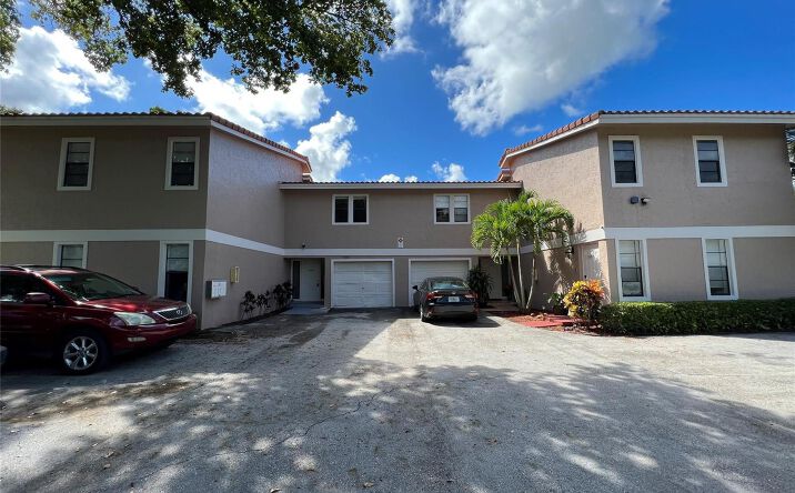 Pictures of Multifamily property located at 11500 NW 44th Street, Coral Springs, FL 33065 for sales - image #1