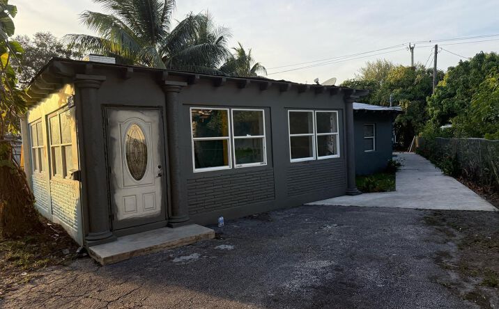 Pictures of Multifamily property located at 2739 Lincoln Street, Hollywood, FL 33020 for sales - image #1