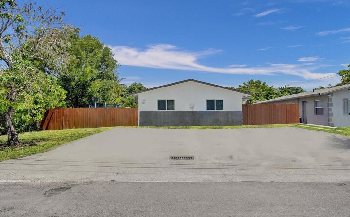 Pictures of Multifamily property located at 209 NE 9th Street, Pompano Beach, FL 33060 for sales - image #1