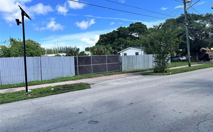 Pictures of Land property located at Near 616 NW 22nd Road, Fort Lauderdale, FL 33311 for sales - image #1